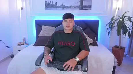 Cristopher_strong webcam model stream image