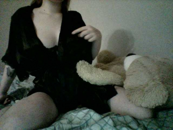 Plushly webcam model stream image