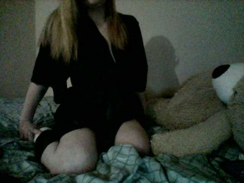 Plushly webcam model stream image