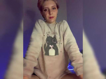 MilaMcGarden webcam model stream image