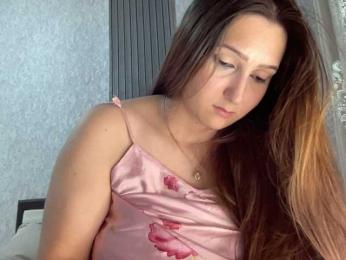 Queenli483 webcam bongacams model stream image