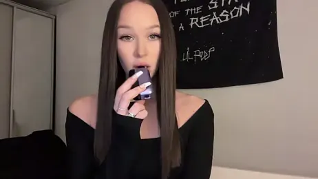 ur_molly webcam model stream image