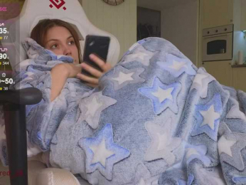 lolly-red- webcam model stream image