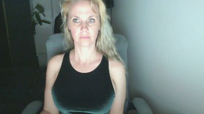 LoVe_On webcam model stream image