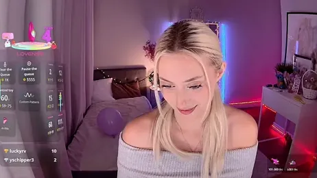 LoryWood webcam model stream image