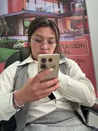 LIZ-06_ webcam model stream image