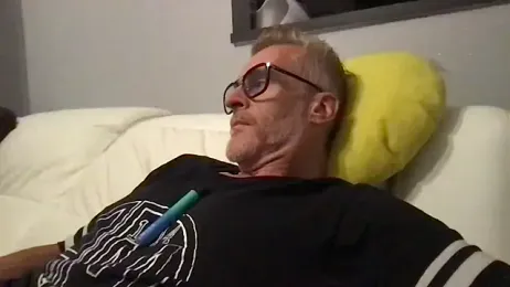 Axl_hot webcam model stream image