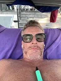 Axl_hot webcam model stream image