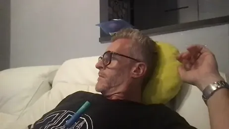 Axl_hot webcam model stream image