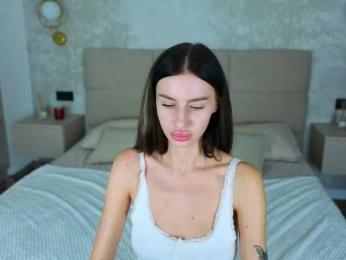 SnowWhiteee webcam model stream image