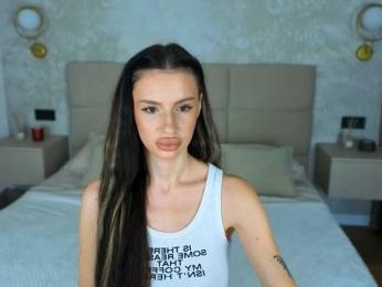 SnowWhiteee webcam model stream image