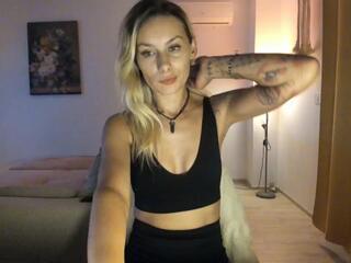 Eva Nessa webcam model stream image