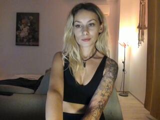 Eva Nessa webcam model stream image