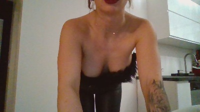 BlueEyesCamGirl webcam model stream image