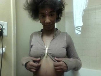 therayerevealed webcam bongacams model stream image