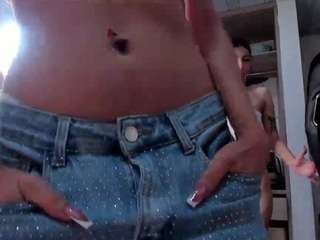 cloe-world1 webcam model stream image