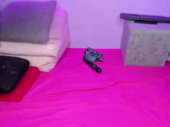 sara_and_lion webcam model stream image