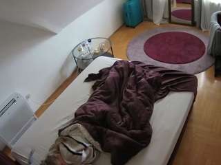 voyeurcam-julmodels-whitebed-4 webcam model stream image