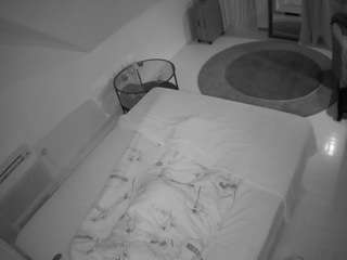 voyeurcam-julmodels-whitebed-4 webcam model stream image