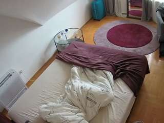 voyeurcam-julmodels-whitebed-4 webcam model stream image