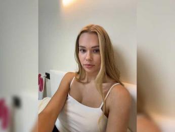 CrystalFairy webcam bongacams model stream image
