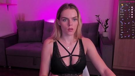 CharliSweet webcam model stream image