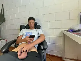 Max_TheHorseDick webcam stripchat model stream image