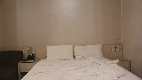 liuderuiderek webcam stripchat model stream image