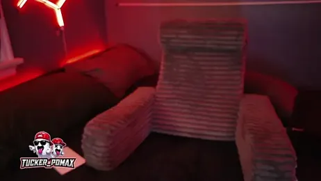 Tucker_pdmax webcam model stream image