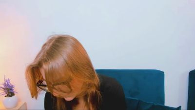 StormiDoll webcam model stream image