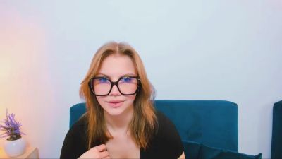 StormiDoll webcam model stream image