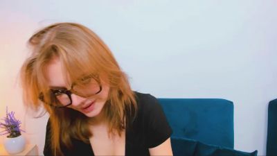 StormiDoll webcam model stream image