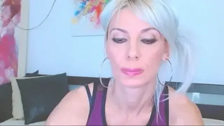 HoneyLara webcam model stream image