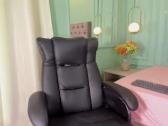 zoe_roux210949 webcam model stream image