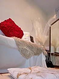 AureliaDoux webcam model stream image