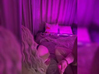 Milkkyy webcam model stream image