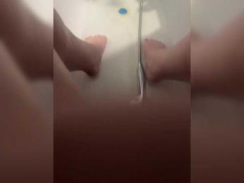 Milkkyy webcam model stream image