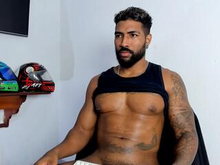 Xander Strongs webcam model stream image