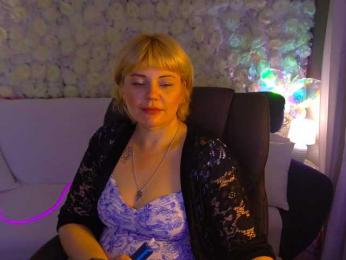 AmiraNight webcam model stream image