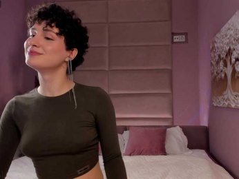 AdelinePerle webcam model stream image