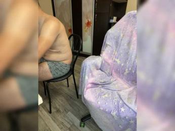 Emma942 webcam bongacams model stream image