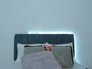 Sarah Roux webcam flirt4free model stream image
