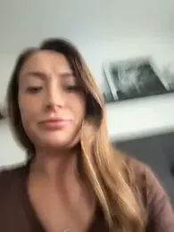 Pollypearson webcam model stream image