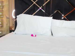 sofi-and-dante webcam model stream image