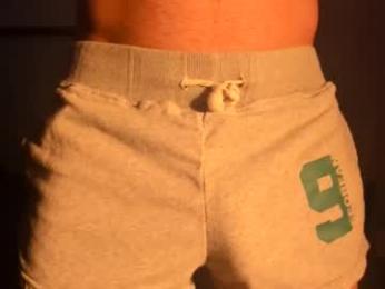 hung_dude_19 webcam model stream image