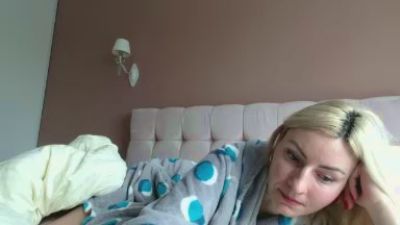 Yourrealgirl webcam model stream image