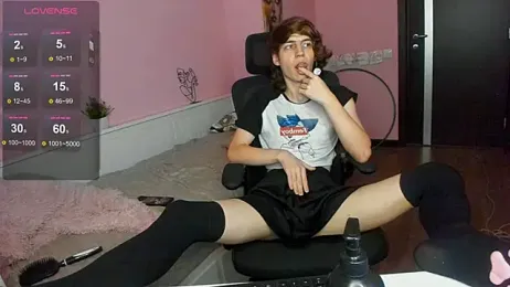 AvenGlow webcam model stream image