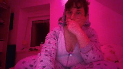 OiseauNoir88 webcam model stream image