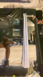 KeyZDaEntrtainr webcam model stream image