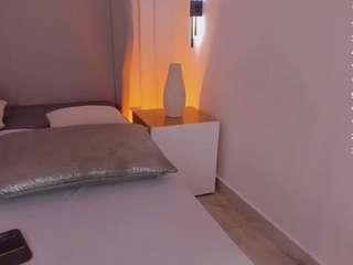 luisah-at-home webcam model stream image